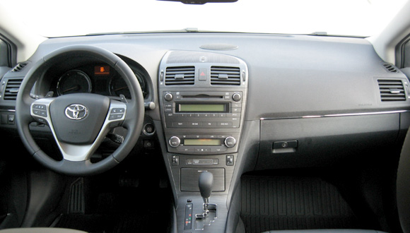 Testirali smo: Toyota Avensis 2.0 Valvematic Multidrive S