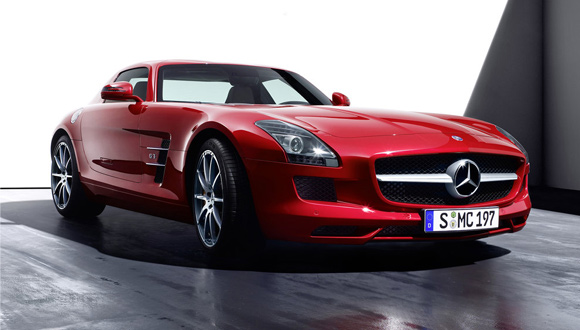 Mercedes SLS AMG se kreće po plafonu tunela + VIDEO