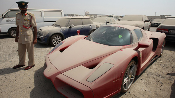 Policija prodaje zaplenjeni Ferrari Enzo!