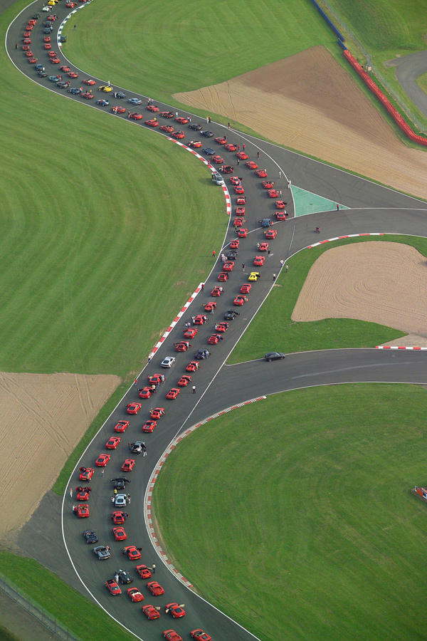 1.000 Ferrarija na stazi Silverstone