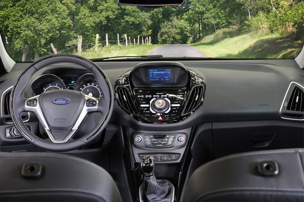 Ford B-MAX otvara vrata praktičnim rešenjima za grasku vožnju