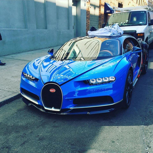 Bugatti Chiron snimljen na ulici u New Yorku, potpuno bez maske (FOTO)