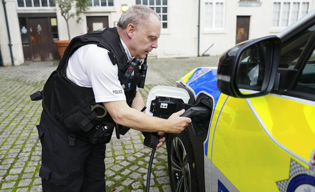 Policija u Londonu na baterijama - park policija je dobila Toyotu bZ4X
