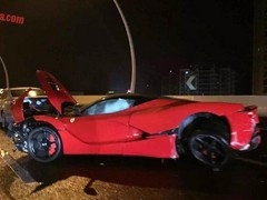 Ferrari LaFerrari uništen na autoputu (foto)