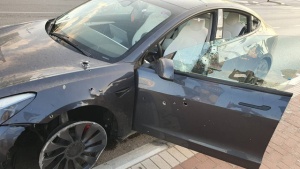 Teroristi Hamasa otvorili vatru na njega - ali ovo od automobila Tesla nisu očekivali (FOTO)